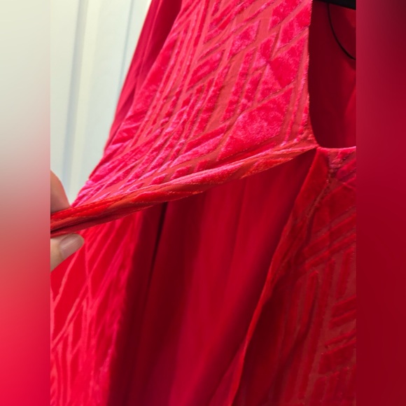 NY Collection Woman 2X Red Velvet Burnout Layered Tank Look w/V-Neck Top Blouse - Picture 6 of 9